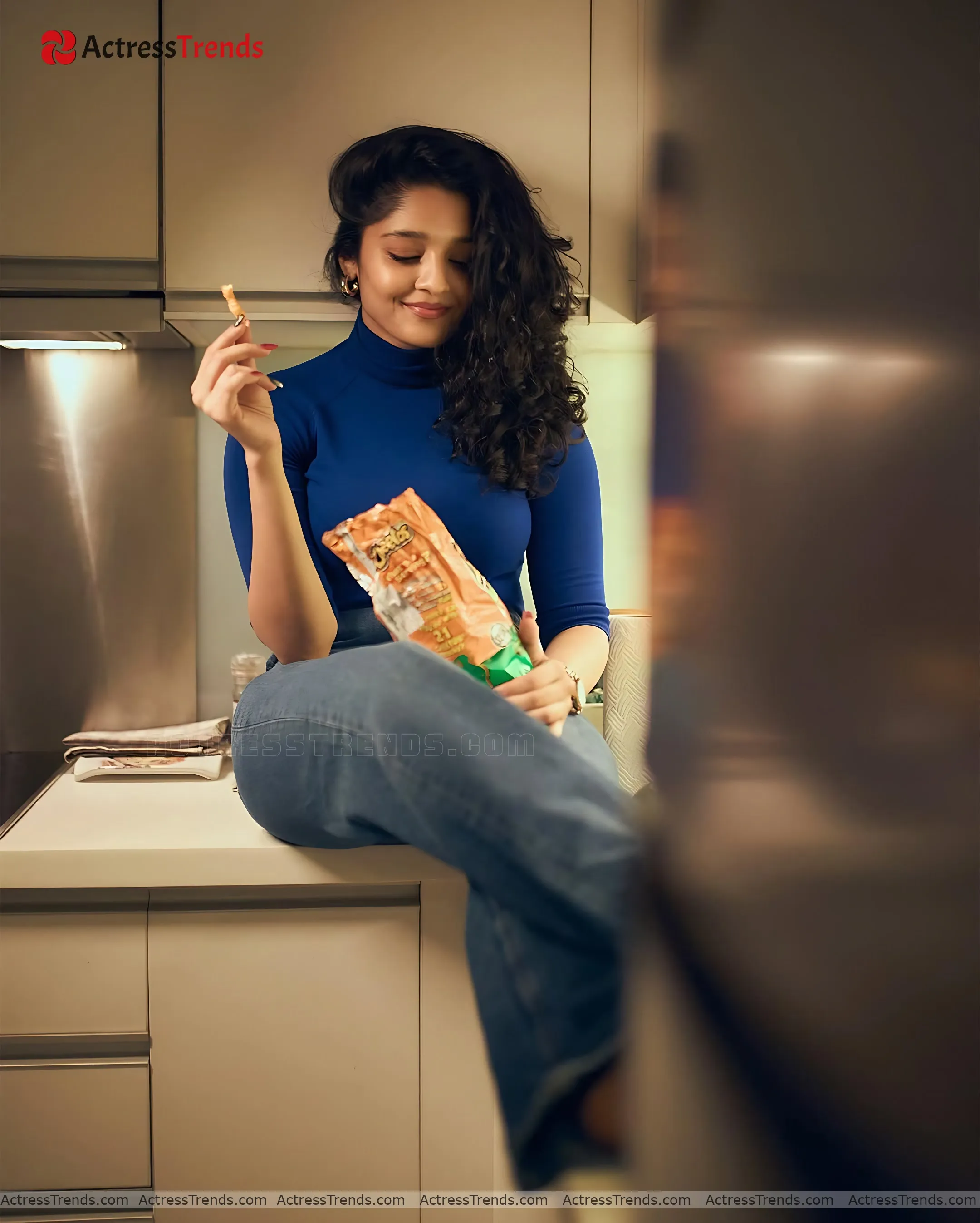 Ritika Singh Stunning Photo Curvy Bold Style