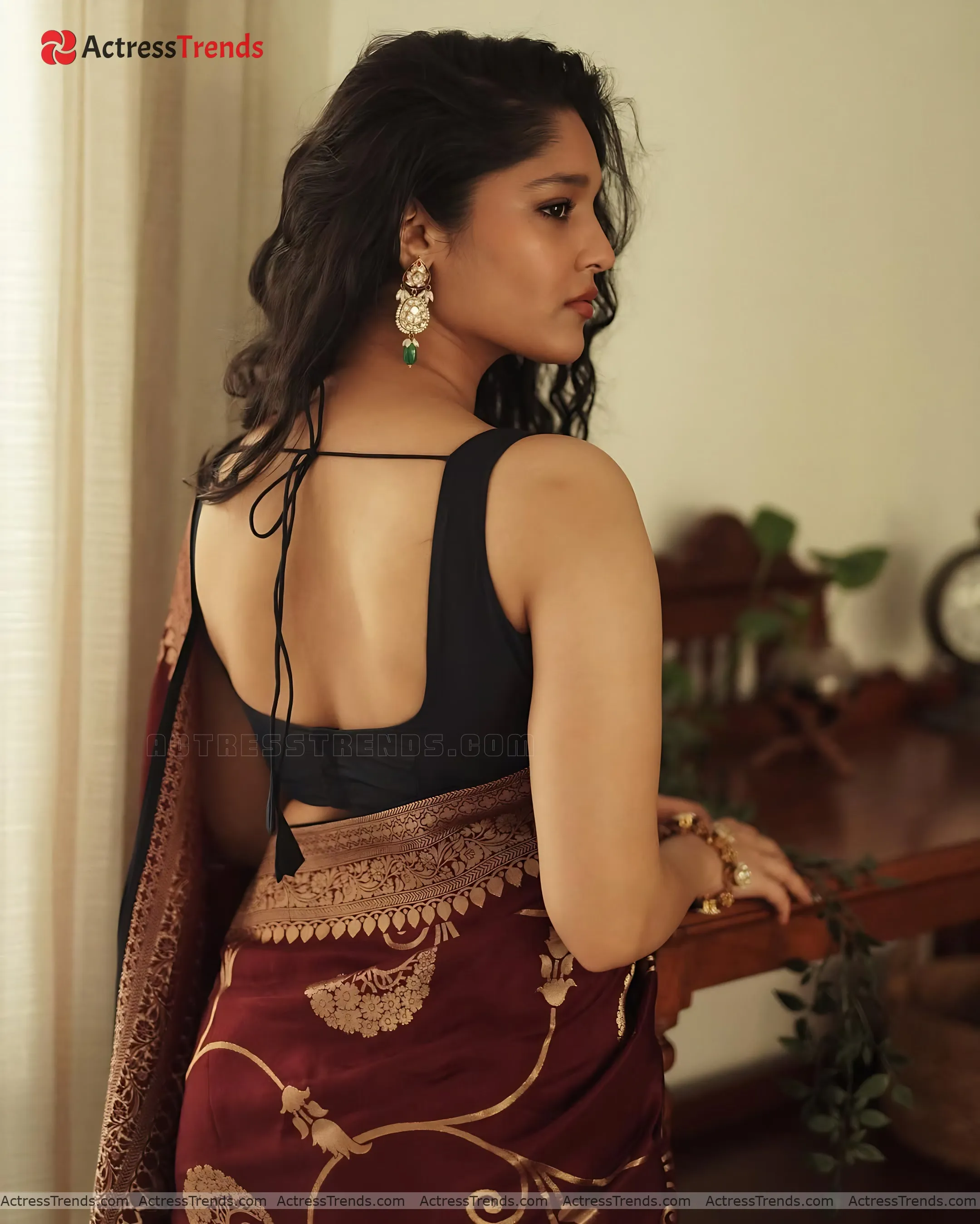 Ritika Singh Stunning Photo Backless Style Cute Saree Photoshoot