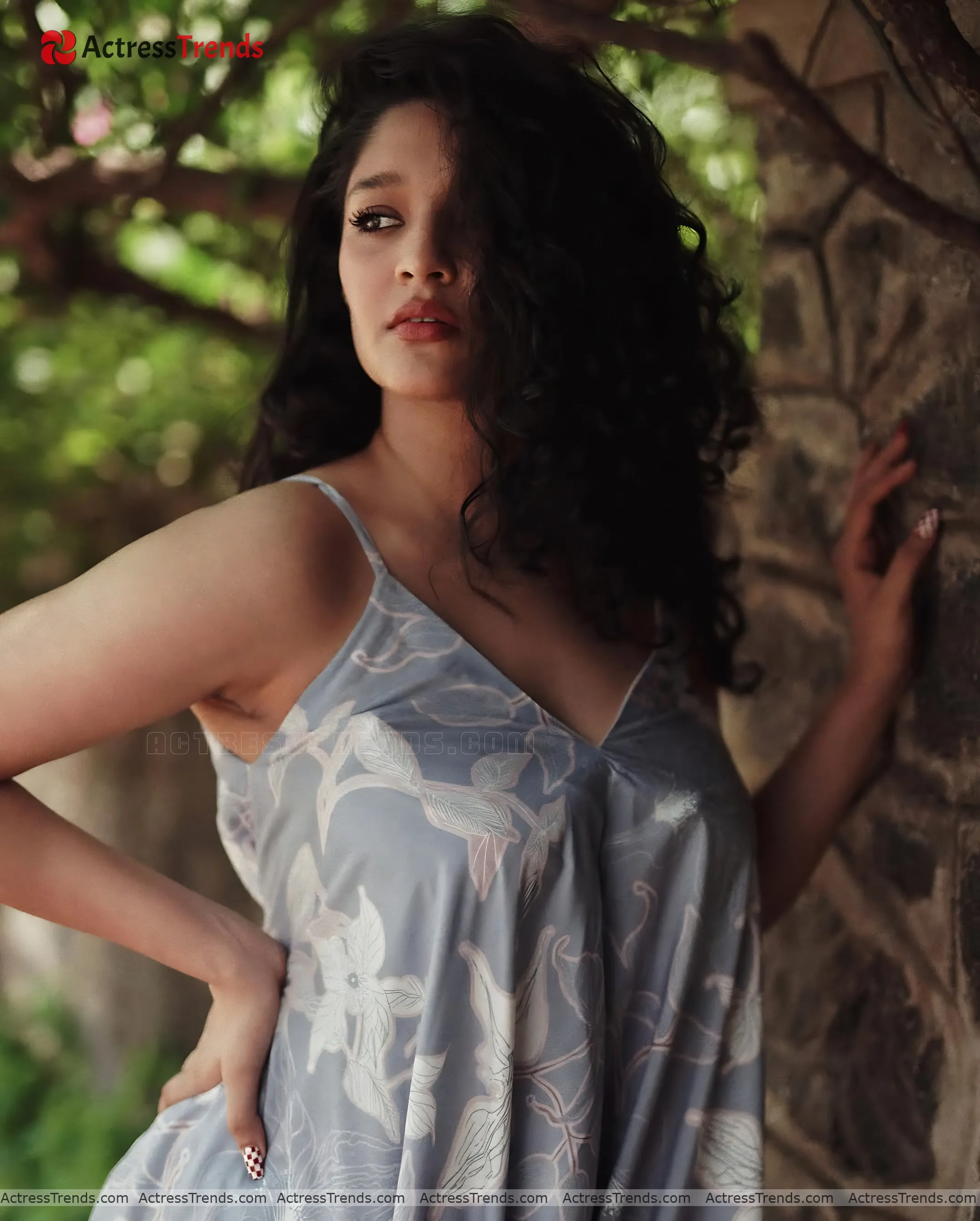 Ritika Singh Stunning Photo Cleav Pose