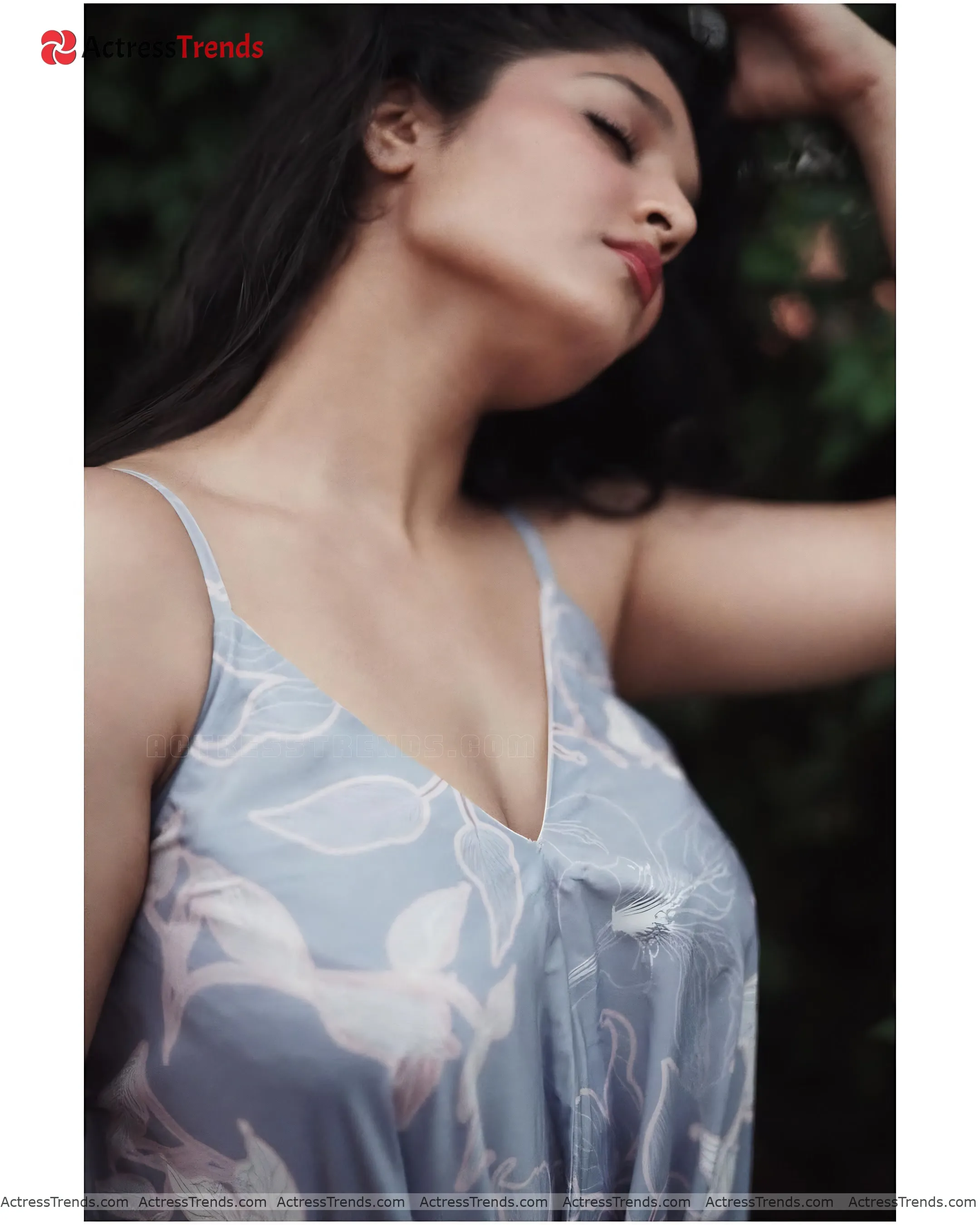 Ritika Singh Stunning Photo Cleav Pose