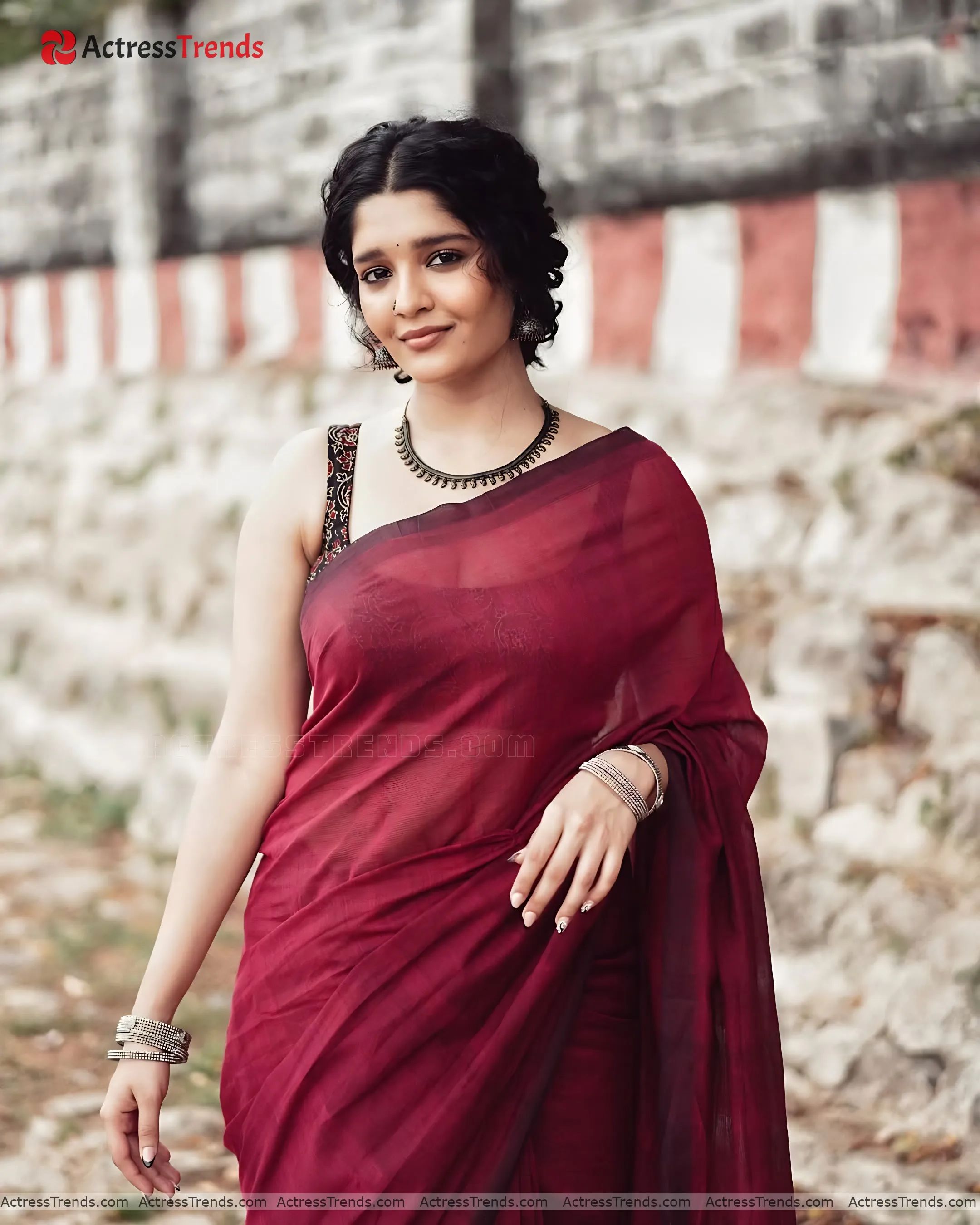 Ritika Singh Bold Saree Style Beautiful Face Tight Fitting Saree Photoshoot