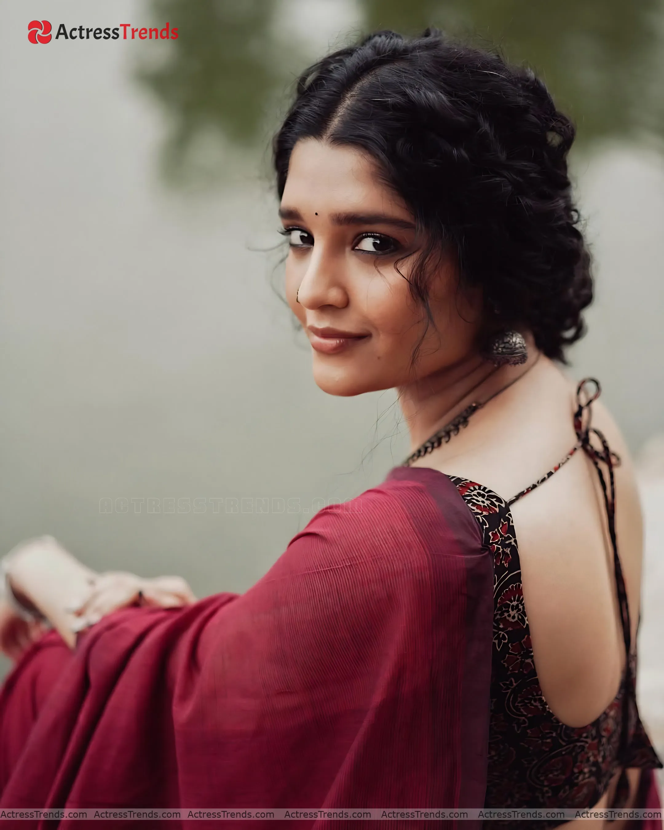 Ritika Singh Beautiful Face Backless Style Backless Blouse Style Cute