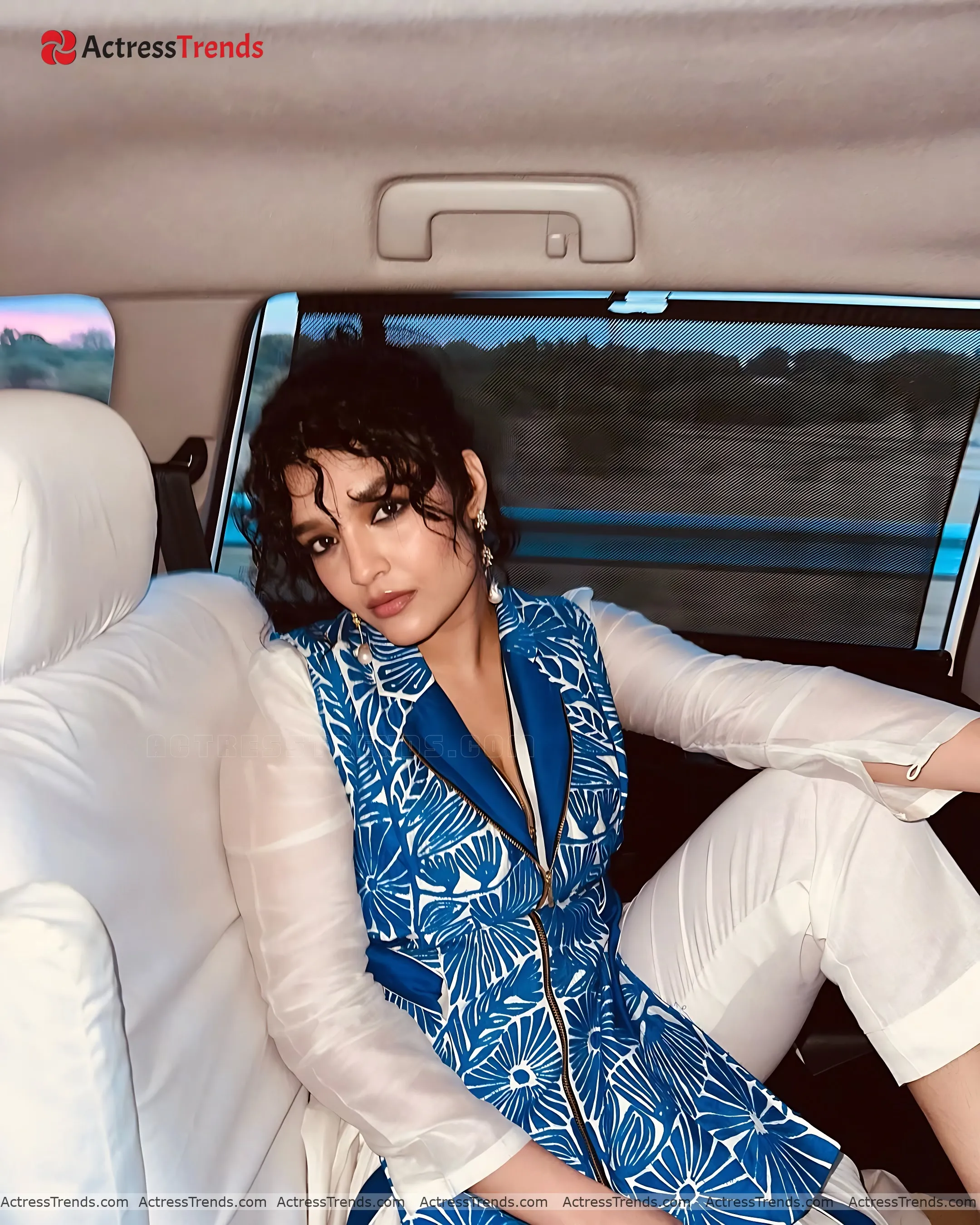 Ritika Singh Glamorous Actress Stunning Photo Beautiful Face Cleav Pose