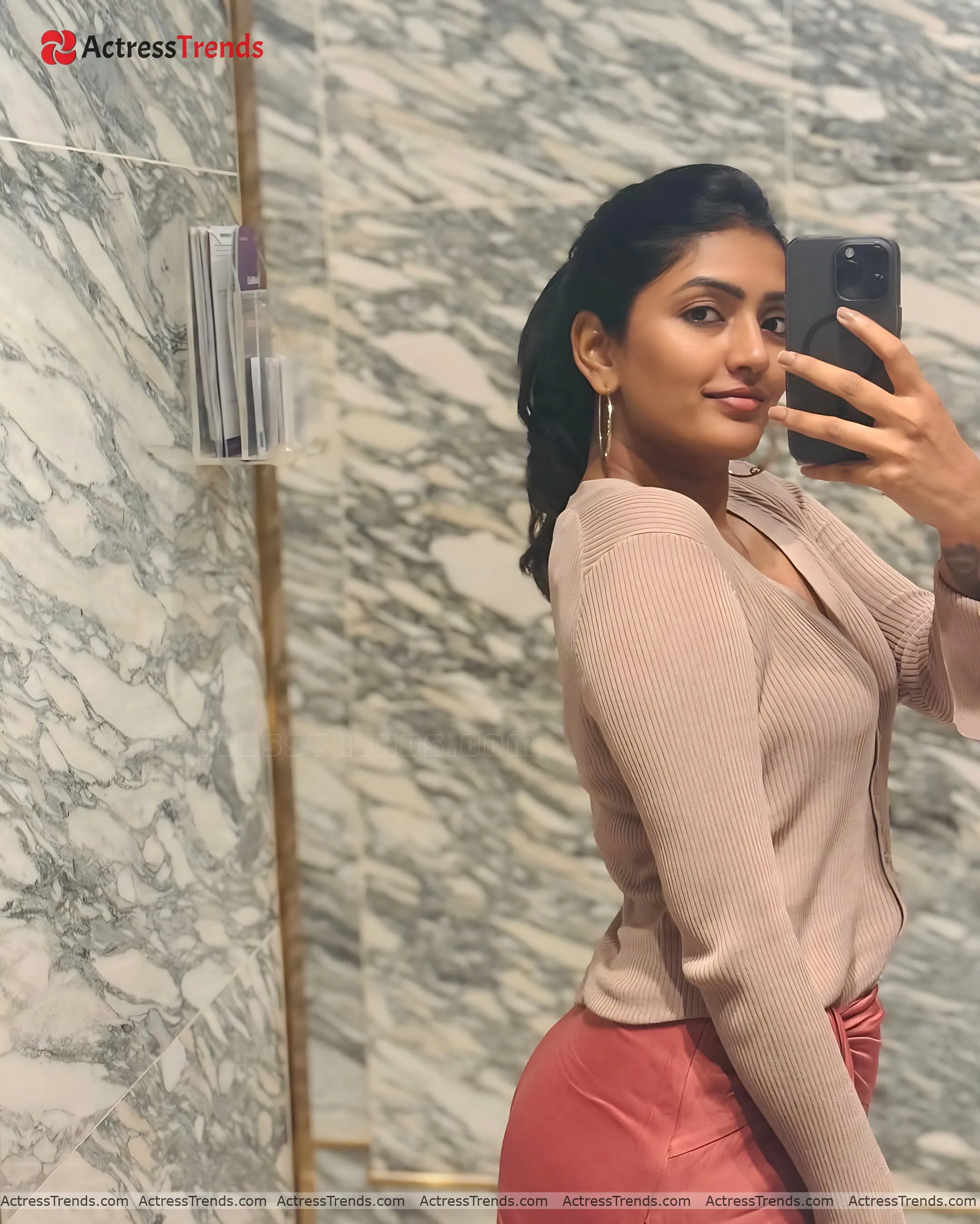 Eesha Rebba Stunning Photo Curvy Back Pose