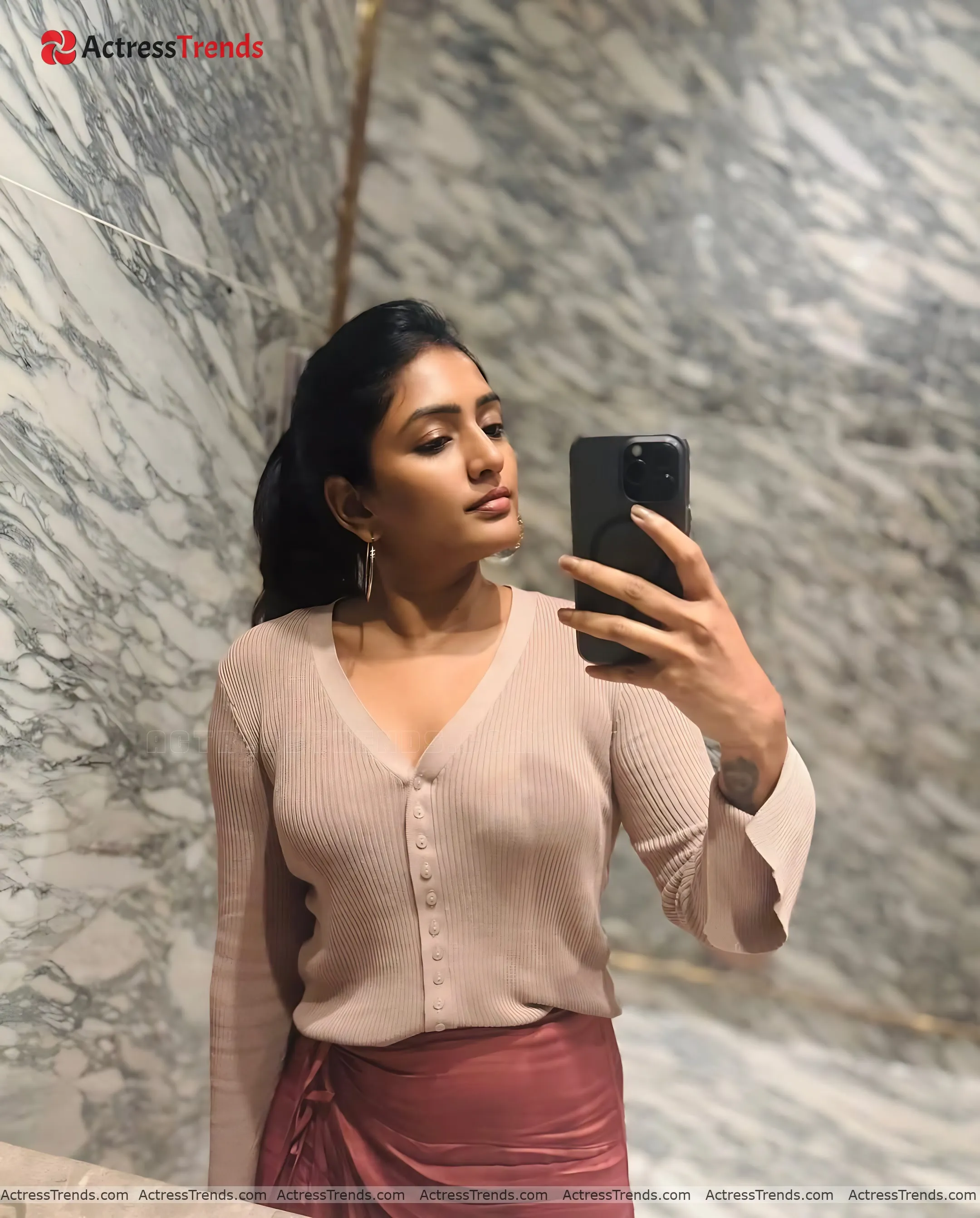 Eesha Rebba Actress Selfie Stunning Photo