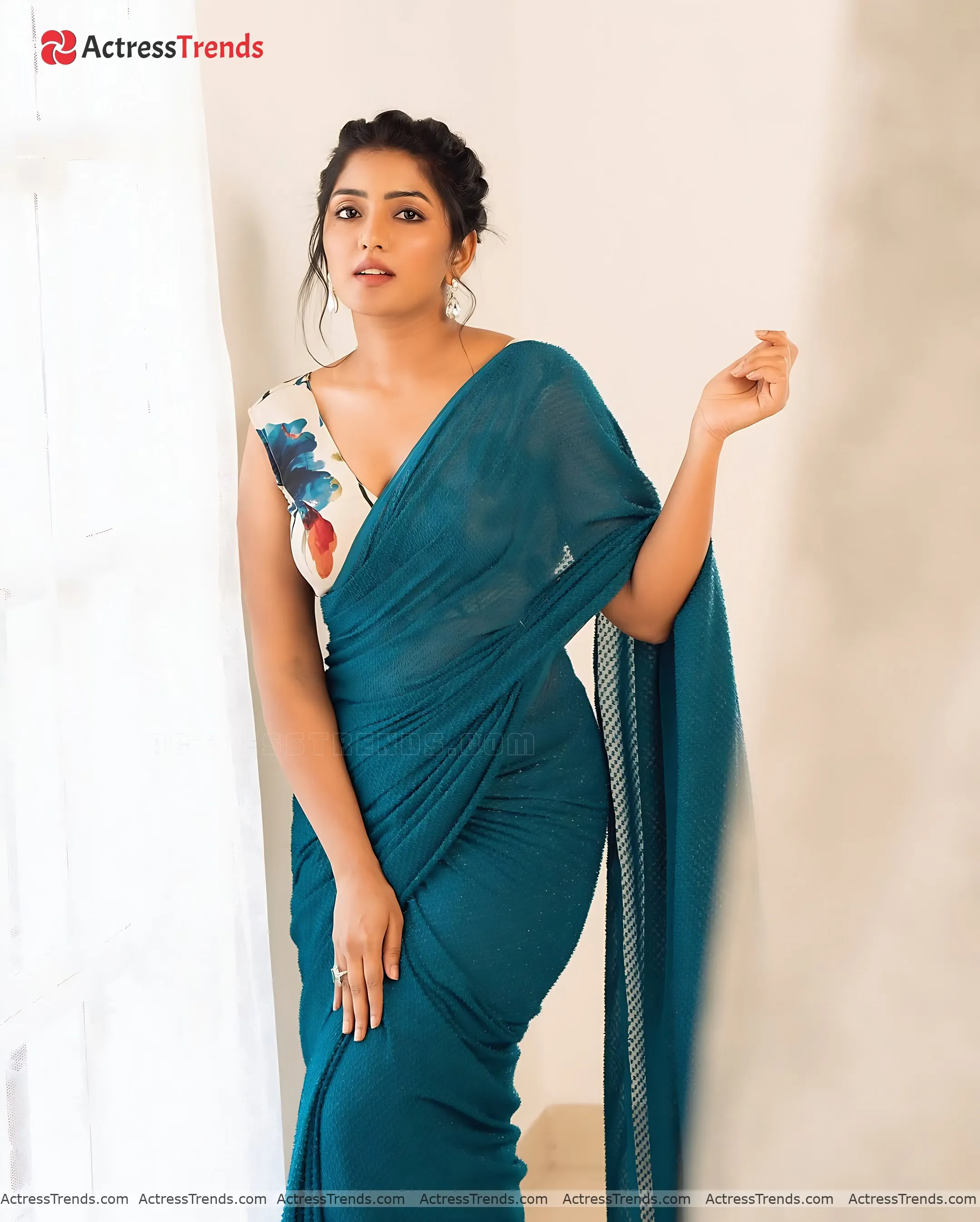 Eesha Rebba Beautiful Face Saree Photoshoot