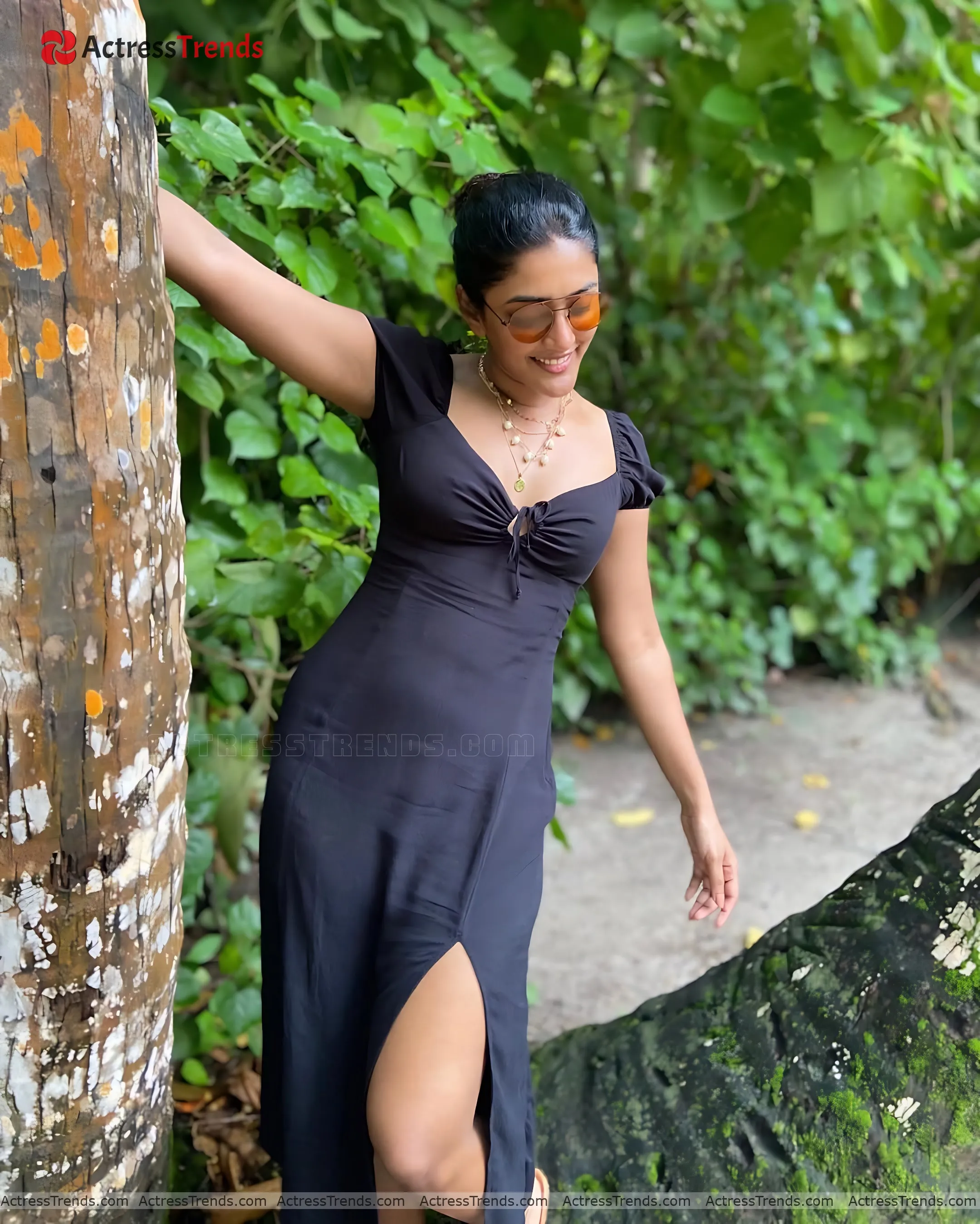 Eesha Rebba Sensual Portrait Cleav Pose Curvy