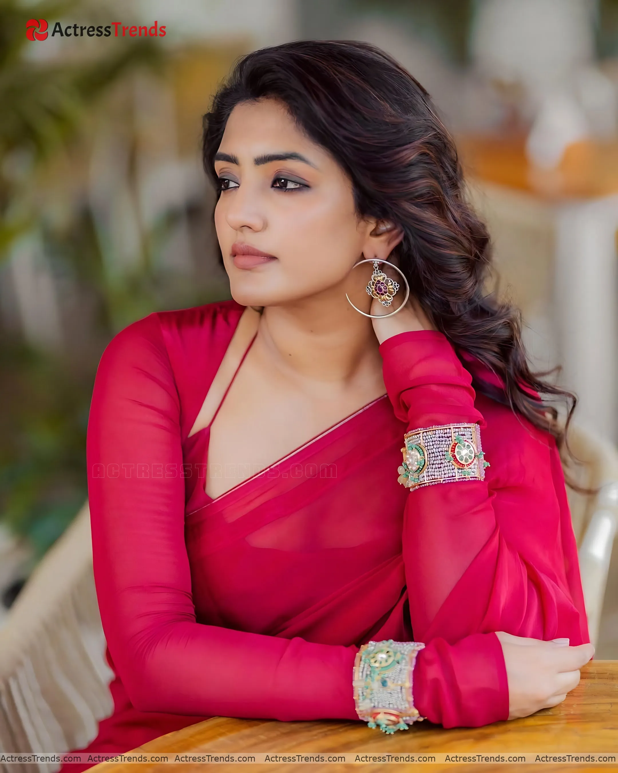 Eesha Rebba Cute Sensual Portrait Glamorous Actress Saree Photoshoot