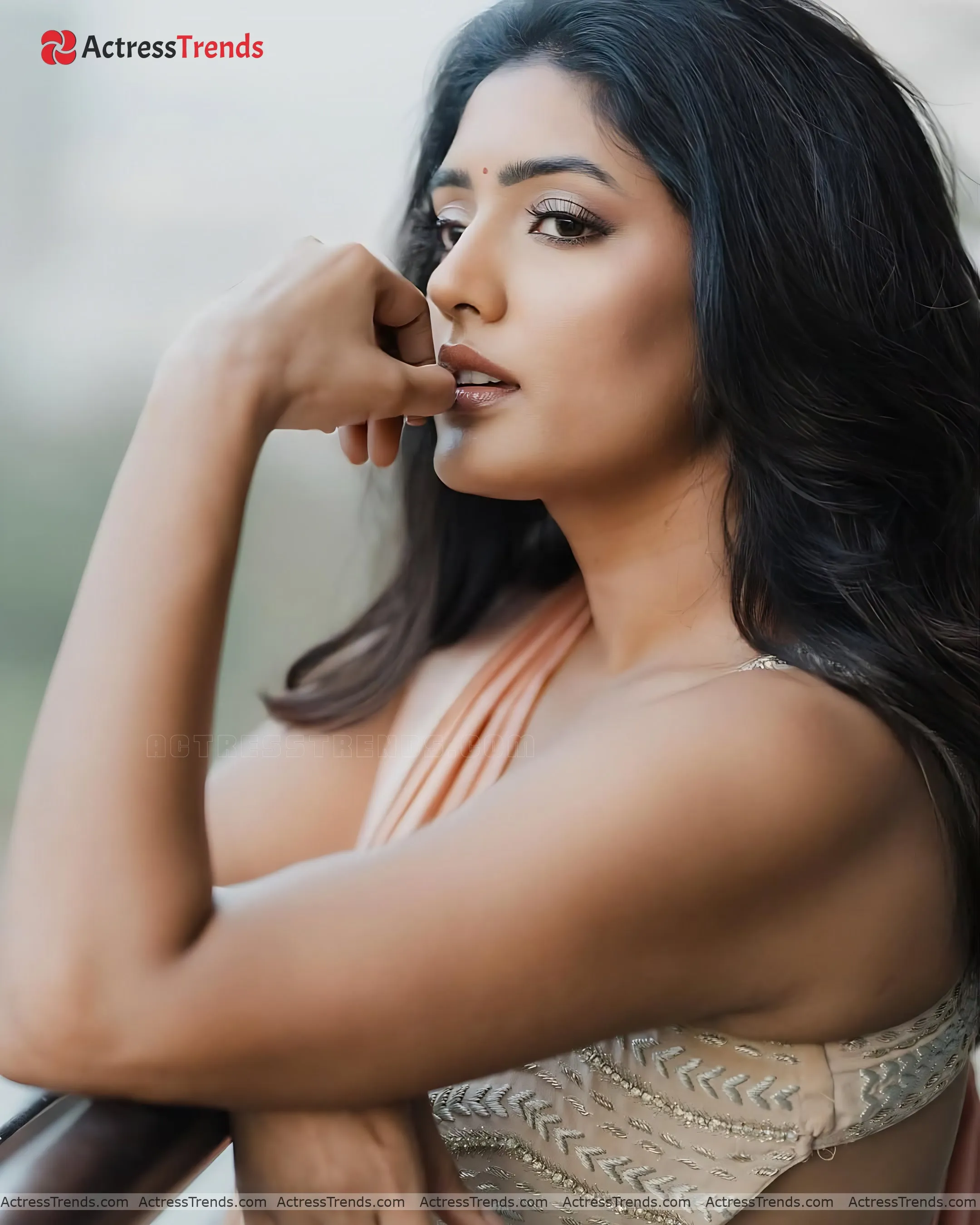 Eesha Rebba Bold Style Beautiful Face Saree Photoshoot