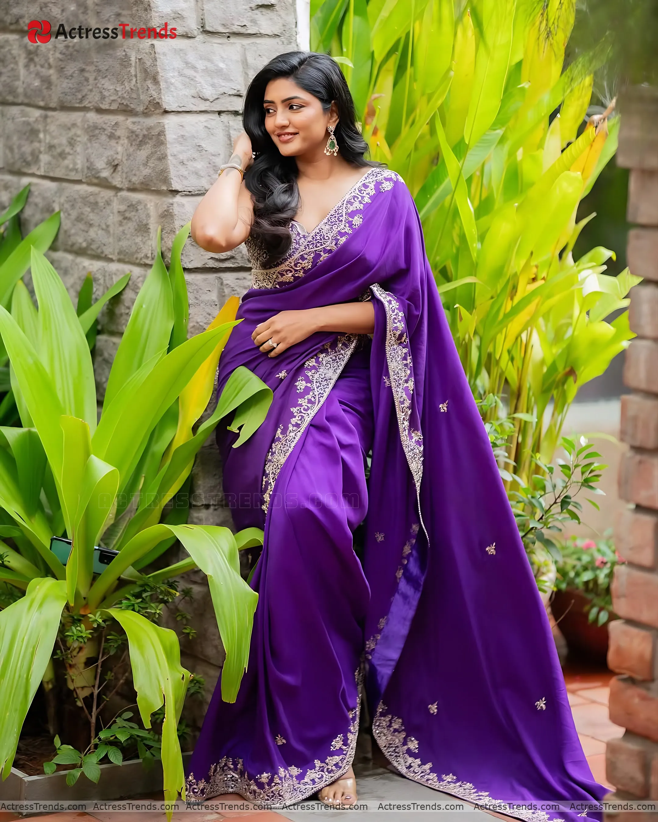 Eesha Rebba Purple Saree Stunning Photo Navel