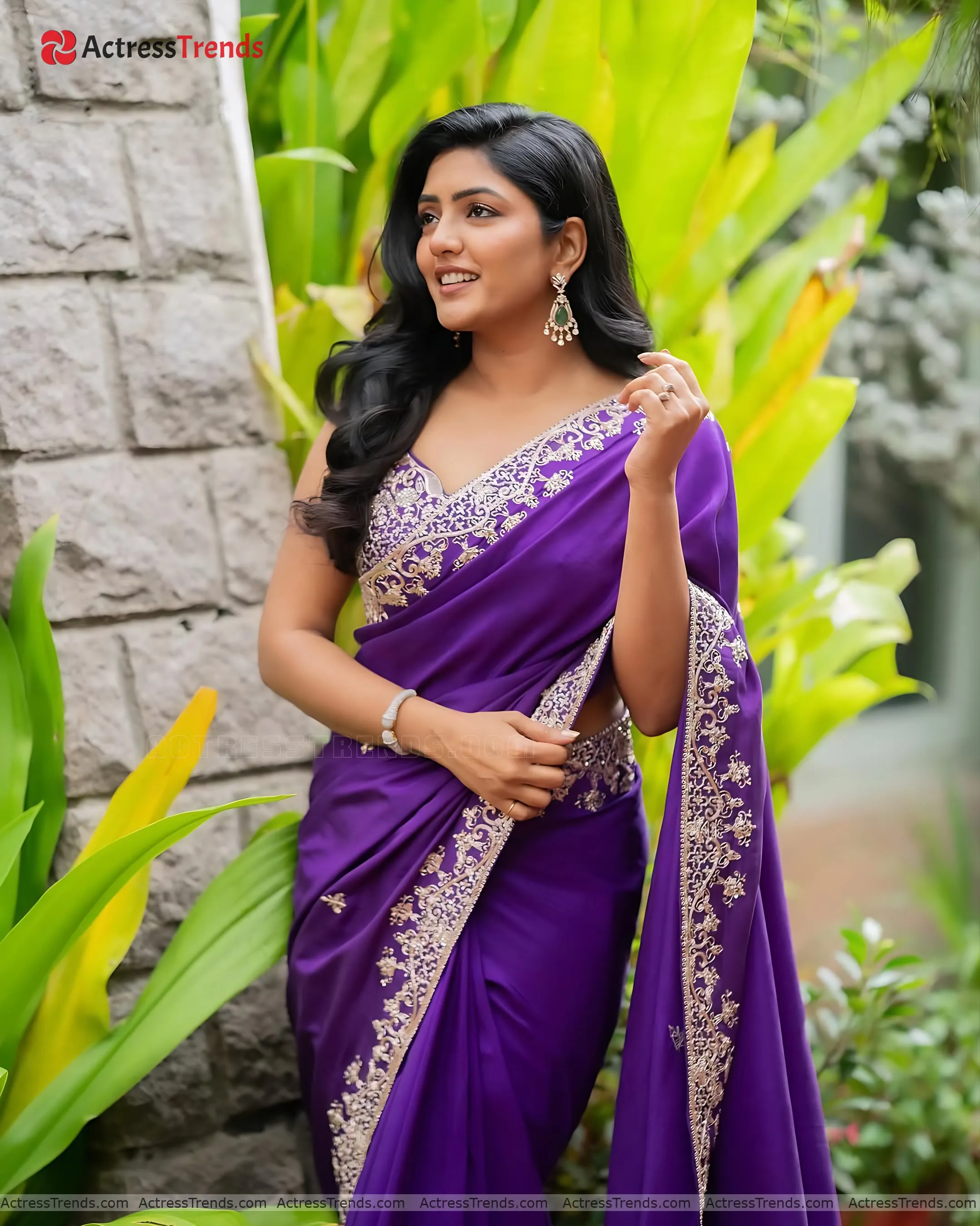 Eesha Rebba Stunning Photo Curvy Tight Fitting