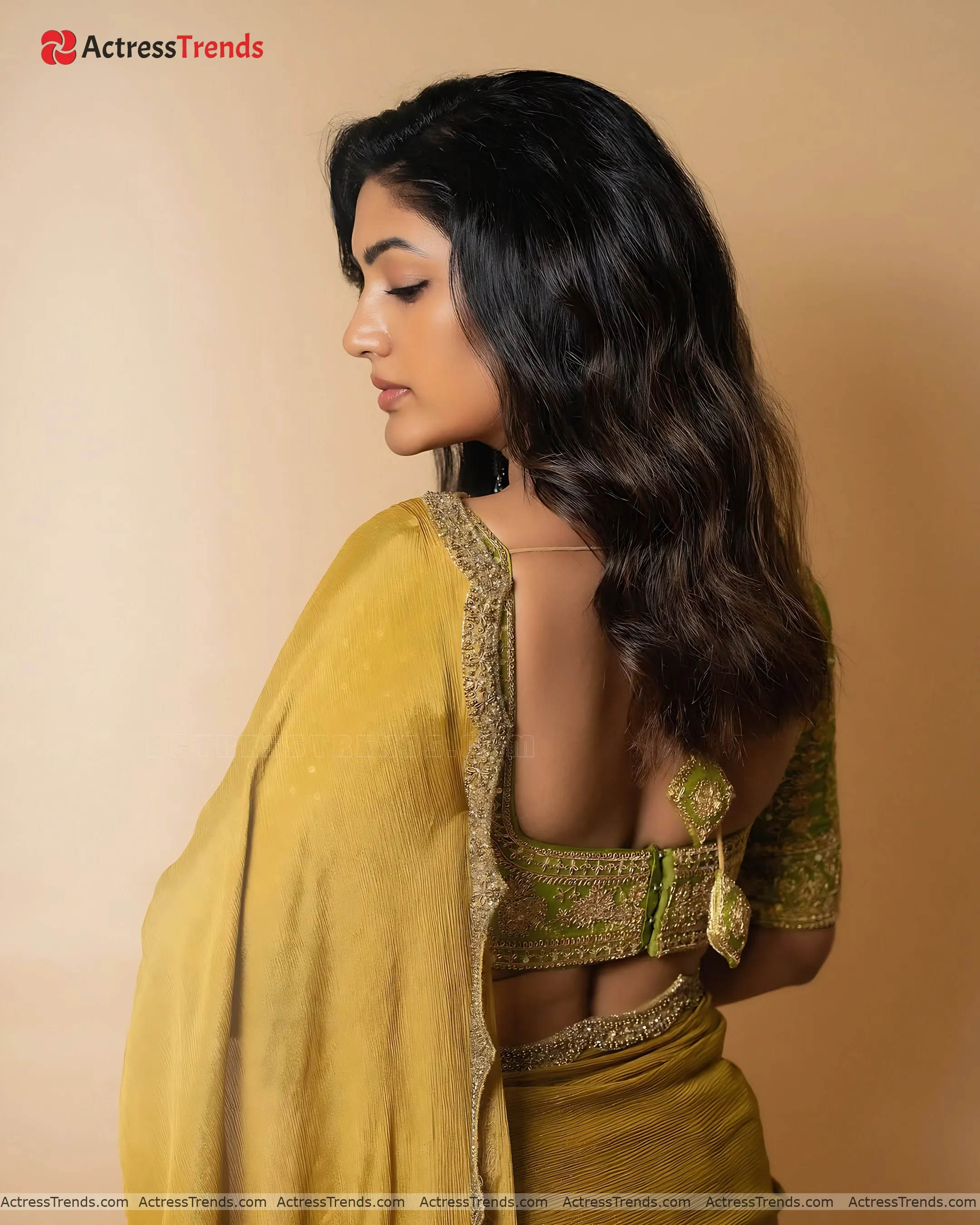 Eesha Rebba Gold Saree Tight Fitting Bold Saree Style Saree Photoshoot