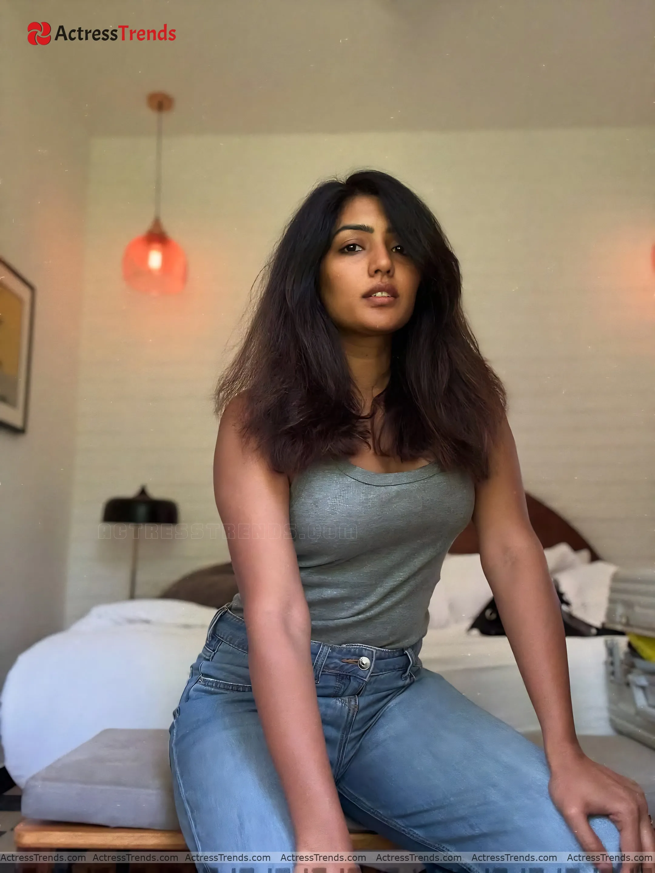 Eesha Rebba Curvy Cutest Actress Jeans Bold Saree Style